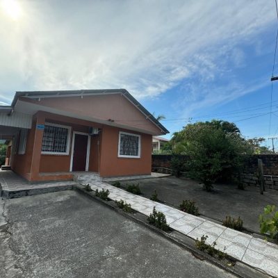 Casa Residencial com 150m², 6 quartos, 6 garagens, no bairro Rio Tavares em Florianópolis