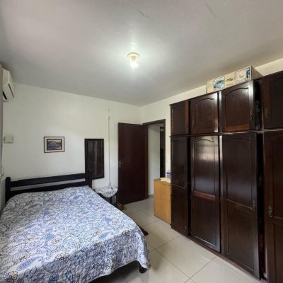 Casa Residencial com 150m², 6 quartos, 6 garagens, no bairro Rio Tavares em Florianópolis