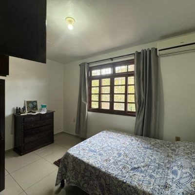 Casa Residencial com 150m², 6 quartos, 6 garagens, no bairro Rio Tavares em Florianópolis