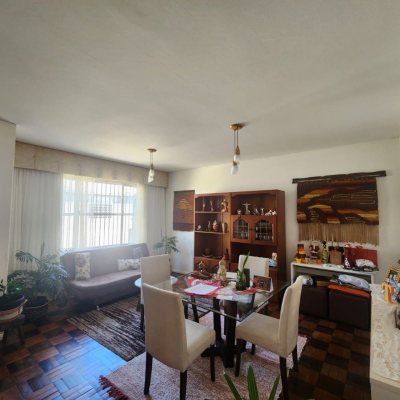 Casa Residencial com 330m², 5 quartos, 3 garagens, no bairro Balneário em Florianópolis