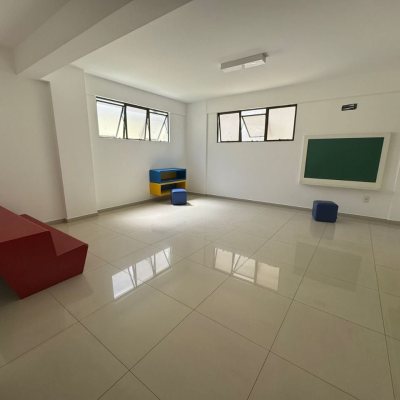 Apartamentos com 225m², 2 quartos, 2 suítes, 2 garagens, no bairro Kobrasol em São José