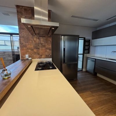 Apartamentos com 225m², 2 quartos, 2 suítes, 2 garagens, no bairro Kobrasol em São José