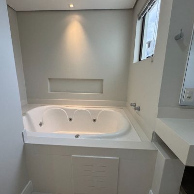 Apartamentos com 225m², 2 quartos, 2 suítes, 2 garagens, no bairro Kobrasol em São José