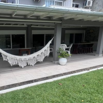 Casa Residencial com 152m², 2 quartos, 1 suíte, 2 garagens, no bairro Cachoeira Do Bom Jesus em Florianópolis