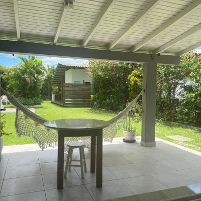 Casa Residencial com 152m², 2 quartos, 1 suíte, 2 garagens, no bairro Cachoeira Do Bom Jesus em Florianópolis