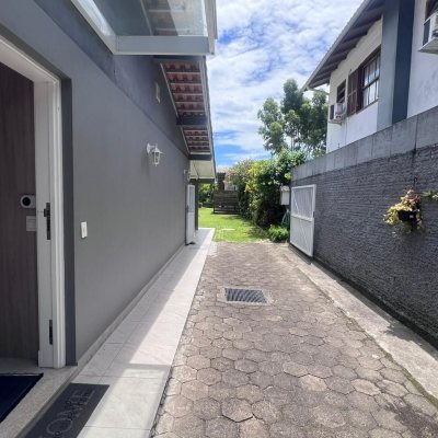 Casa Residencial com 152m², 2 quartos, 1 suíte, 2 garagens, no bairro Cachoeira Do Bom Jesus em Florianópolis