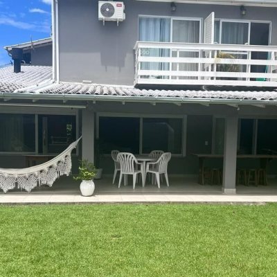 Casa Residencial com 152m², 2 quartos, 1 suíte, 2 garagens, no bairro Cachoeira Do Bom Jesus em Florianópolis