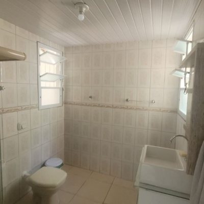 Casa Residencial com 90m², 2 quartos, 1 garagem, no bairro Agronômica em Florianópolis