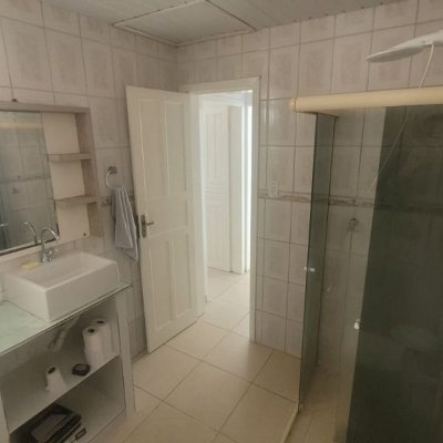 Casa Residencial com 90m², 2 quartos, 1 garagem, no bairro Agronômica em Florianópolis