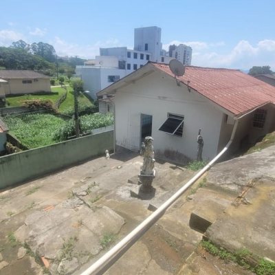 Casa Residencial com 90m², 2 quartos, 1 garagem, no bairro Agronômica em Florianópolis