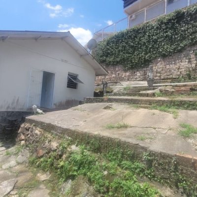 Casa Residencial com 90m², 2 quartos, 1 garagem, no bairro Agronômica em Florianópolis