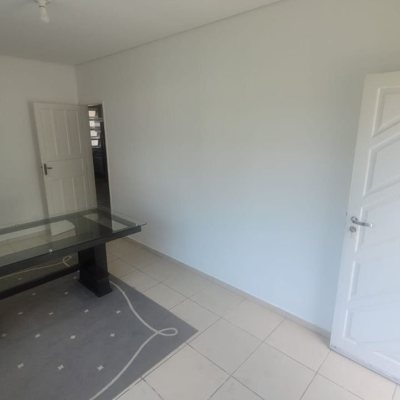 Casa Residencial com 90m², 2 quartos, 1 garagem, no bairro Agronômica em Florianópolis