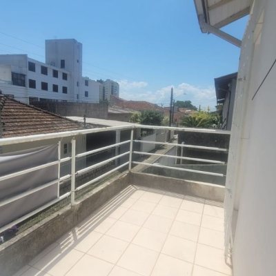 Casa Residencial com 90m², 2 quartos, 1 garagem, no bairro Agronômica em Florianópolis