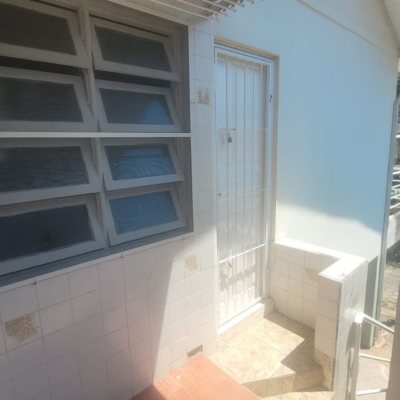 Casa Residencial com 90m², 2 quartos, 1 garagem, no bairro Agronômica em Florianópolis