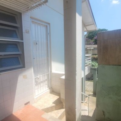 Casa Residencial com 90m², 2 quartos, 1 garagem, no bairro Agronômica em Florianópolis
