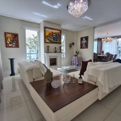 Casa Residencial com 235m², 3 quartos, 1 suíte, 2 garagens, no bairro Pedra Branca em Palhoça