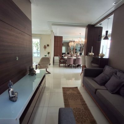 Casa Residencial com 235m², 3 quartos, 1 suíte, 2 garagens, no bairro Pedra Branca em Palhoça