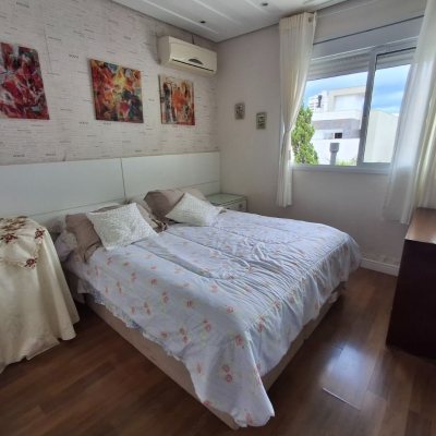 Casa Residencial com 235m², 3 quartos, 1 suíte, 2 garagens, no bairro Pedra Branca em Palhoça