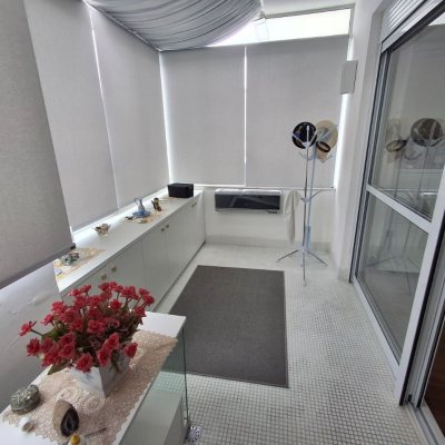 Casa Residencial com 235m², 3 quartos, 1 suíte, 2 garagens, no bairro Pedra Branca em Palhoça