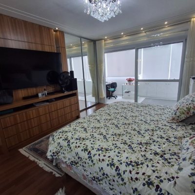 Casa Residencial com 235m², 3 quartos, 1 suíte, 2 garagens, no bairro Pedra Branca em Palhoça