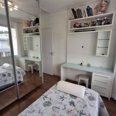 Casa Residencial com 235m², 3 quartos, 1 suíte, 2 garagens, no bairro Pedra Branca em Palhoça