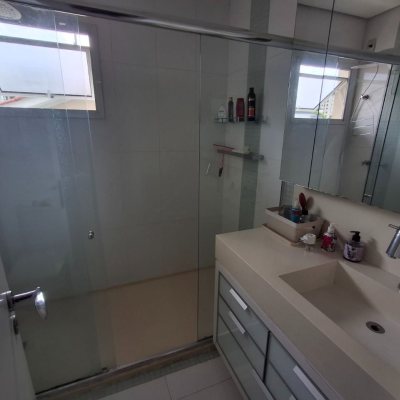 Casa Residencial com 235m², 3 quartos, 1 suíte, 2 garagens, no bairro Pedra Branca em Palhoça