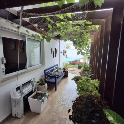 Casa Residencial com 235m², 3 quartos, 1 suíte, 2 garagens, no bairro Pedra Branca em Palhoça