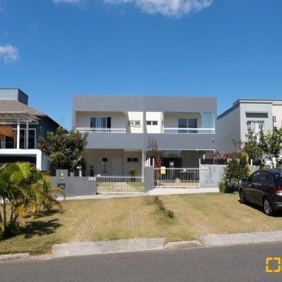 Casa Residencial com 151m², 3 quartos, 1 suíte, 4 garagens, no bairro Ingleses do Rio Vermelho em Florianópolis