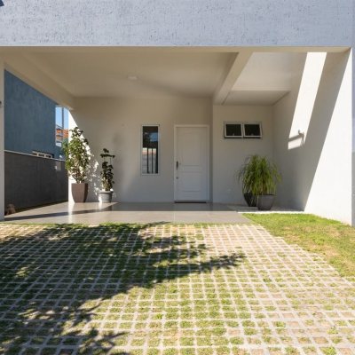 Casa Residencial com 151m², 3 quartos, 1 suíte, 4 garagens, no bairro Ingleses do Rio Vermelho em Florianópolis