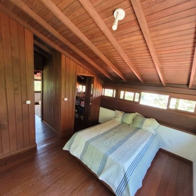 Casa Residencial com 210m², 3 quartos, 2 garagens, no bairro Ribeirão Da Ilha em Florianópolis