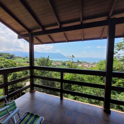 Casa Residencial com 210m², 3 quartos, 2 garagens, no bairro Ribeirão Da Ilha em Florianópolis