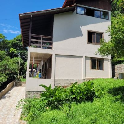 Casa Residencial com 210m², 3 quartos, 2 garagens, no bairro Ribeirão Da Ilha em Florianópolis