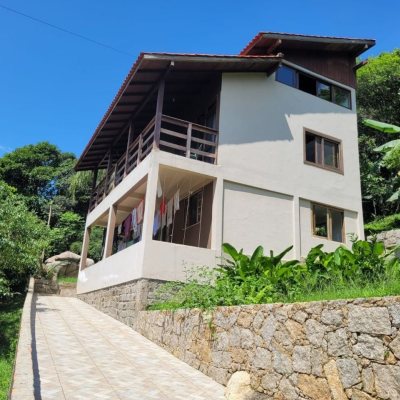 Casa Residencial com 210m², 3 quartos, 2 garagens, no bairro Ribeirão Da Ilha em Florianópolis