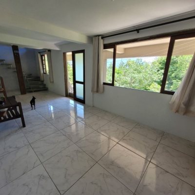 Casa Residencial com 210m², 3 quartos, 2 garagens, no bairro Ribeirão Da Ilha em Florianópolis