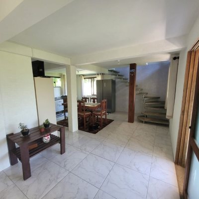Casa Residencial com 210m², 3 quartos, 2 garagens, no bairro Ribeirão Da Ilha em Florianópolis
