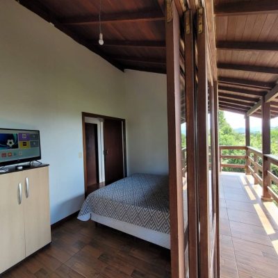 Casa Residencial com 210m², 3 quartos, 2 garagens, no bairro Ribeirão Da Ilha em Florianópolis