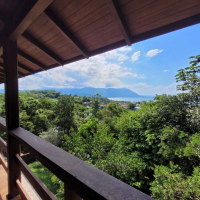 Casa Residencial com 210m², 3 quartos, 2 garagens, no bairro Ribeirão Da Ilha em Florianópolis