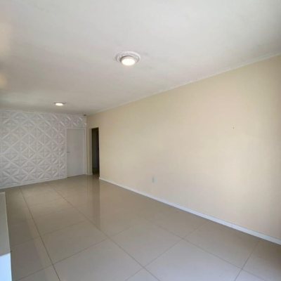 Casa Residencial com 189m², 3 quartos, 1 suíte, 4 garagens, no bairro Nossa Senhora Do Rosário em São José