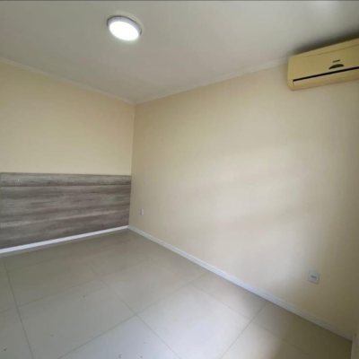 Casa Residencial com 189m², 3 quartos, 1 suíte, 4 garagens, no bairro Nossa Senhora Do Rosário em São José