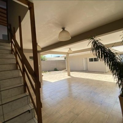 Casa Residencial com 189m², 3 quartos, 1 suíte, 4 garagens, no bairro Nossa Senhora Do Rosário em São José