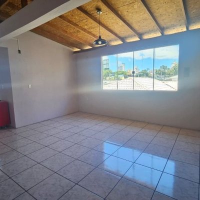 Casa Residencial com 189m², 3 quartos, 1 suíte, 4 garagens, no bairro Nossa Senhora Do Rosário em São José