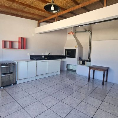 Casa Residencial com 189m², 3 quartos, 1 suíte, 4 garagens, no bairro Nossa Senhora Do Rosário em São José