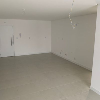 Apartamentos com 83m², 2 quartos, 1 suíte, 2 garagens, no bairro Ingleses do Rio Vermelho em Florianópolis