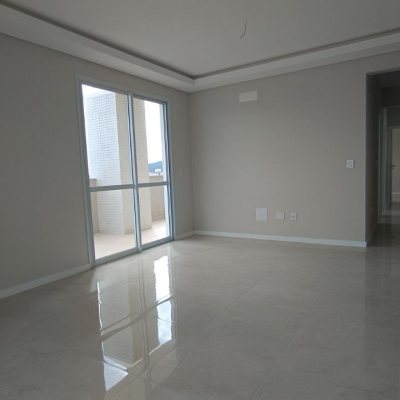 Cobertura com 171m², 3 quartos, 1 suíte, 2 garagens, no bairro Ingleses do Rio Vermelho em Florianópolis