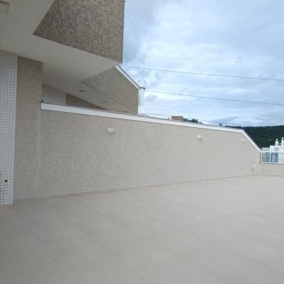 Cobertura com 171m², 3 quartos, 1 suíte, 2 garagens, no bairro Ingleses do Rio Vermelho em Florianópolis