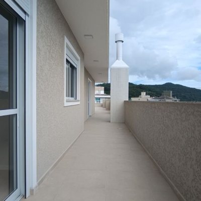 Cobertura com 171m², 3 quartos, 1 suíte, 2 garagens, no bairro Ingleses do Rio Vermelho em Florianópolis