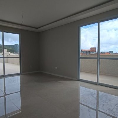 Cobertura com 171m², 3 quartos, 1 suíte, 2 garagens, no bairro Ingleses do Rio Vermelho em Florianópolis