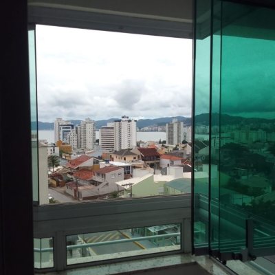 Apartamentos com 94m², 3 quartos, 1 suíte, 2 garagens, no bairro Estreito em Florianópolis