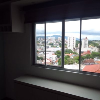 Apartamentos com 94m², 3 quartos, 1 suíte, 2 garagens, no bairro Estreito em Florianópolis