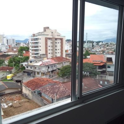 Apartamentos com 94m², 3 quartos, 1 suíte, 2 garagens, no bairro Estreito em Florianópolis
